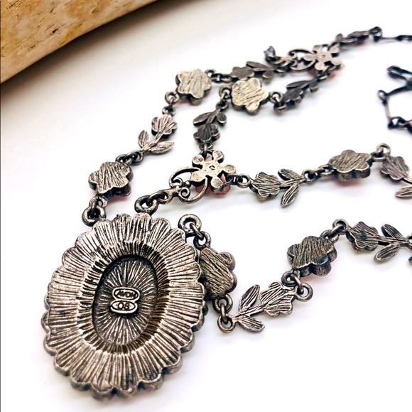 Vintage rhinestone enamel flower pendant necklace - Picture 3 of 9